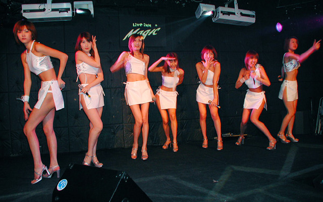 スーパー耐久2002のイメージソングはLUCKY LEGS