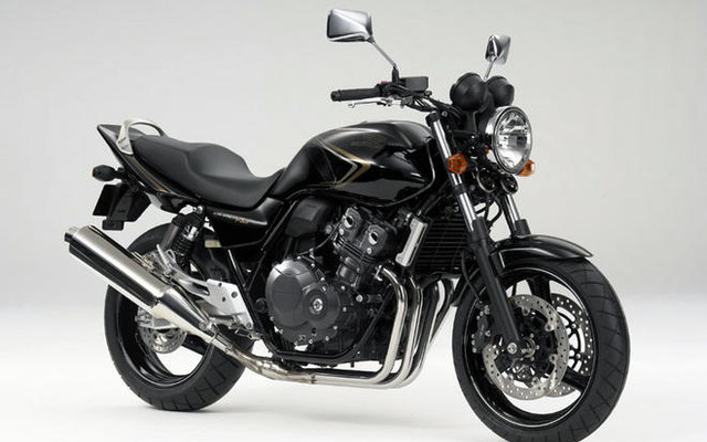 ホンダ CB400SUPER FOUR と CB400 SUPER BOL D'OR に特別カラーの限定車