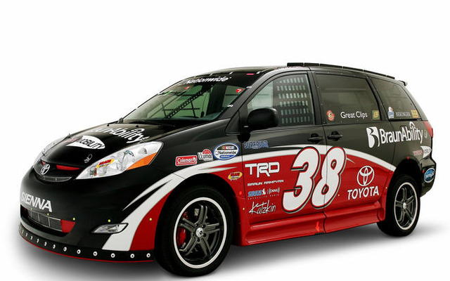 【SEMA08】NASCAR仕様の福祉ミニバン　トヨタ
