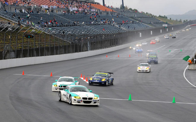 【スーパー耐久 オーバル】高速レース制したのはBMW Z4M COUPE 50号車