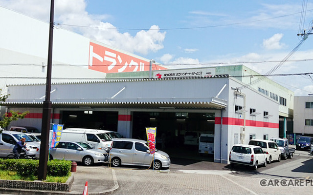ミツイオートサービスの社屋兼鈑金塗装工場。その大きさに圧倒される！