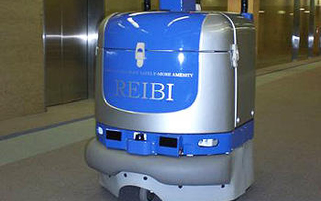 富士重と住友商事、大阪で初の清掃ロボットを導入