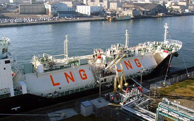 新日石、内航LNG専用船が初荷揚