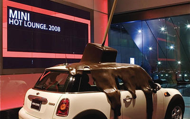 【クリスマス】都心に甘ーい MINI 登場