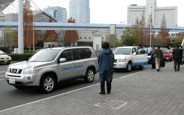 【エコプロダクツ08】エコカーの乗車体験は約30分待ち