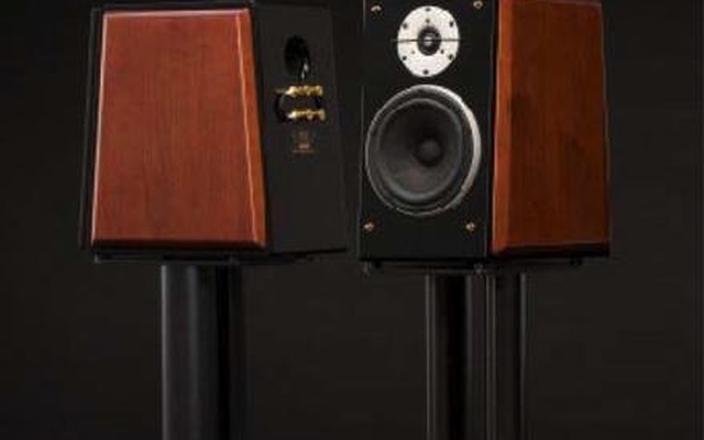 アイシン高丘、高級スピーカーが音響専門誌の賞を受賞