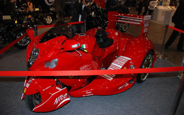 【東京オートサロン09】フェラーリ仕様の三輪バイクも登場