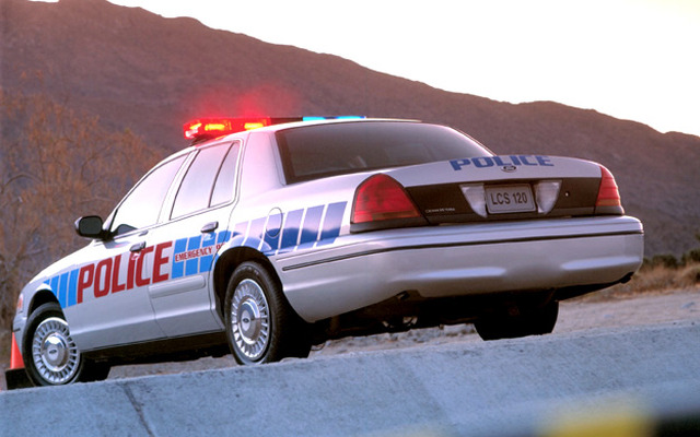 「このパトカーでチェイスは危険」と警察がフォードを訴えた
