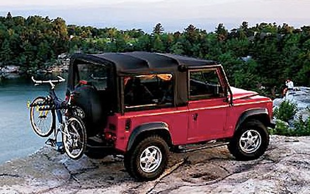判明---ランドローバー『ディフェンダー』後継車は2車種ある!!