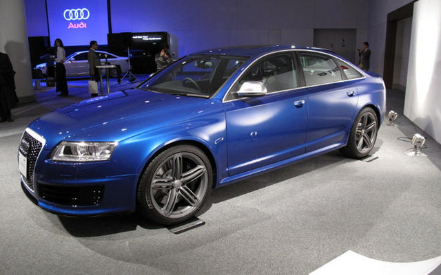 【アウディ A6 改良新型】遅れて登場した RS6 のセダン