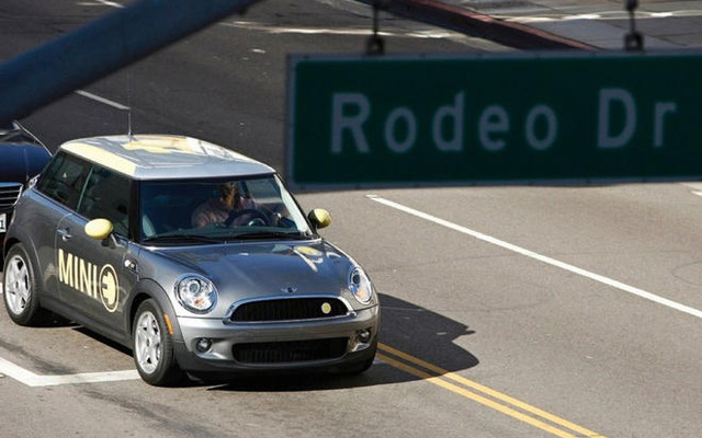 MINIの電気自動車、NY市の路上パトロール車に