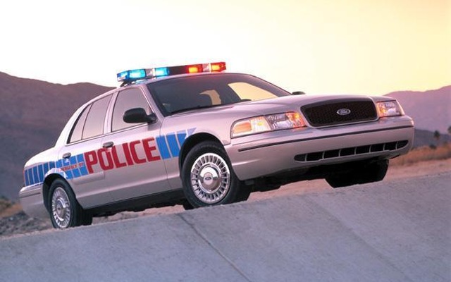 「チェイスは危険なパトカー」フォード、警察からの訴えに和解か