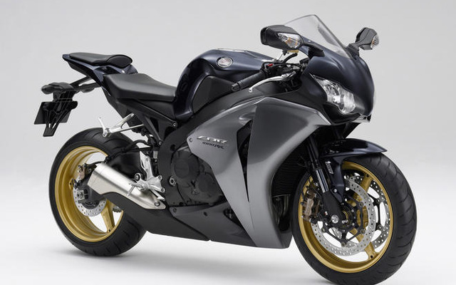 ホンダ CBR1000RR に電子制御式コンバインドABS搭載モデル