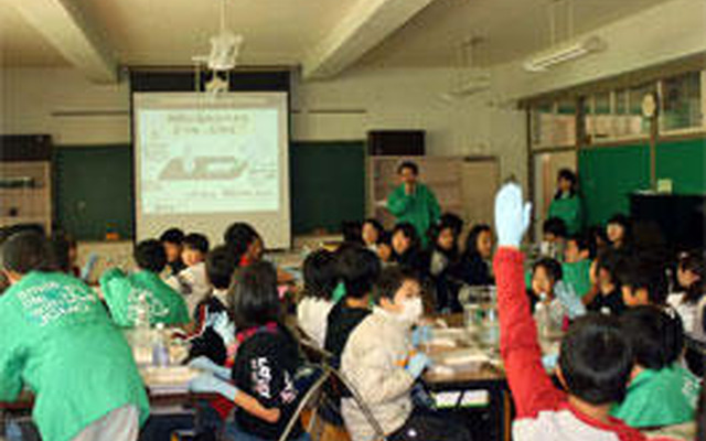 ジャパンエナジー、JOMO理科教室を戸田市の小学校で実施