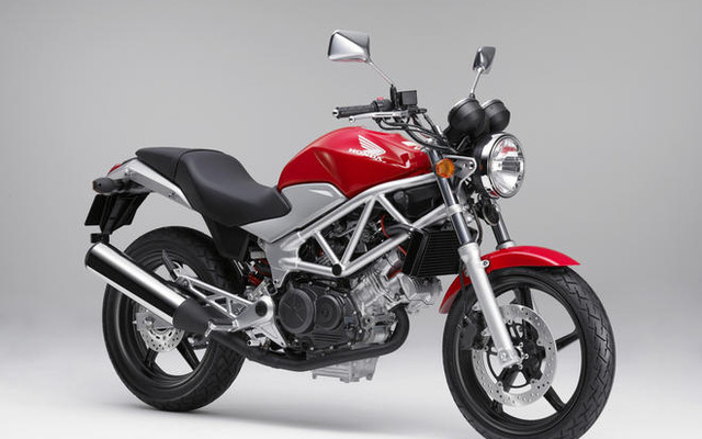 ホンダ VTR 外観を一新…排出ガス規制に適合