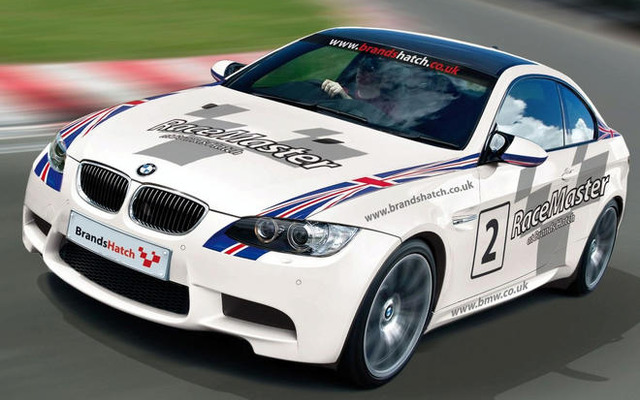 英国BMWのドライビングスクール…M3 でドラテク講座