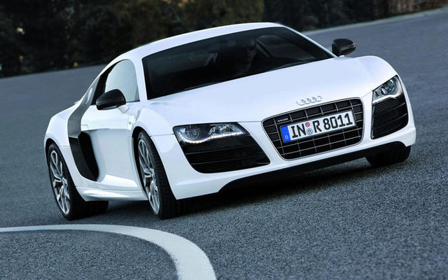 アウディ R8 V10、50万ドルで落札…米チャリティオークション