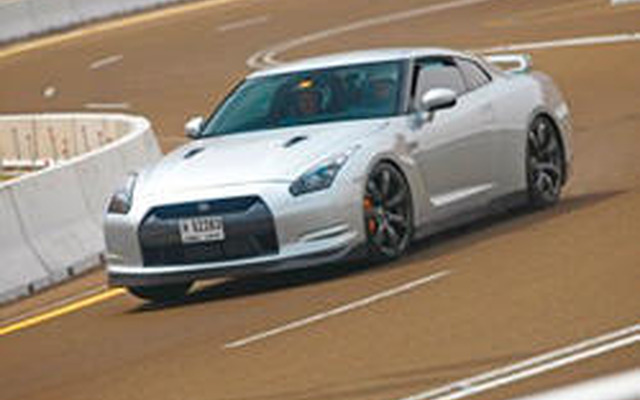 日産 GT-R、アラブの山岳路で走行チャレンジ