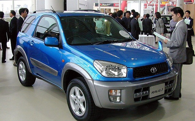【リコール】ポタッ……トヨタ『RAV4』などに燃料漏れのおそれ