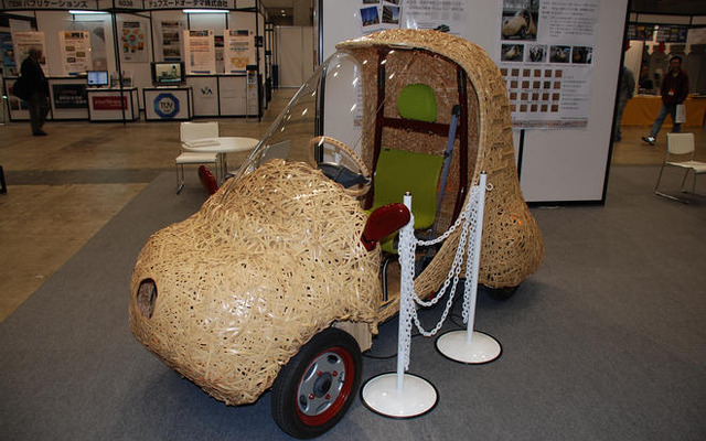 【アフターマーケットEXPO 09】京都大学、竹でできた電気自動車を展示