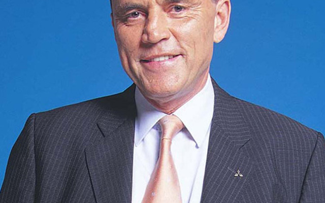 「ヨロシクオネガイシマス」---三菱グループの社長会議にエクロート氏、初登板