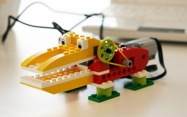 レゴ WeDo…低年齢層向けのロボット教材を発表