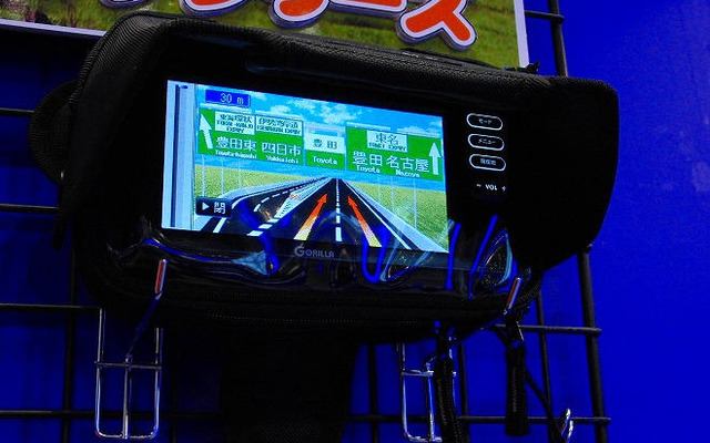 【東京モーターサイクルショー09】PNDを入れることが可能なバッグが登場