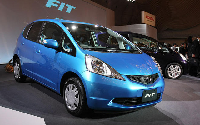 乗用車販売ランキング、フィット がV4、日産4モデルがベスト10入り…3月