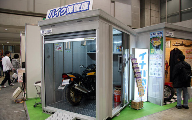 【東京モーターサイクルショー09】イナバのバイク車庫、売り上げ上昇中