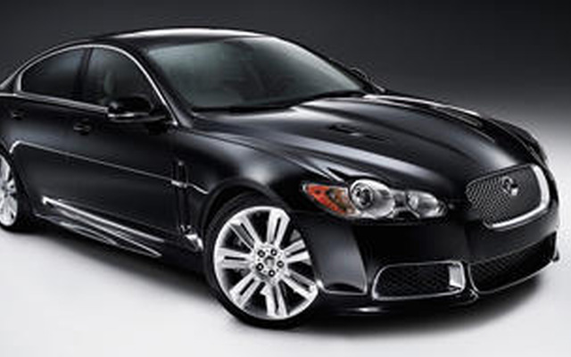 ジャガー XF にラグジュアリーとスポーティーの2モデルを追加