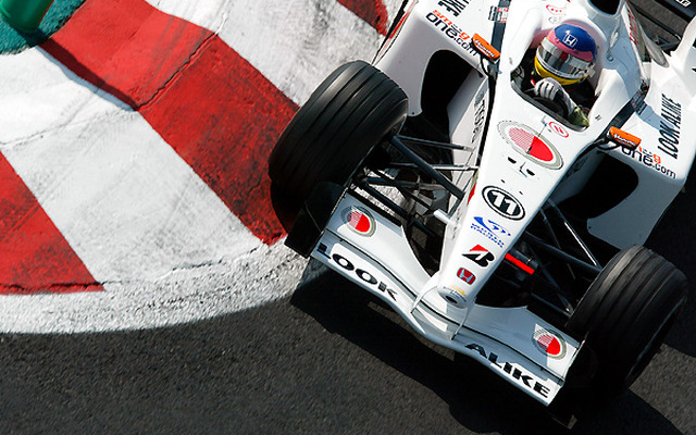 混乱するF1移籍市場---真夏に燃えるストーブリーグ
