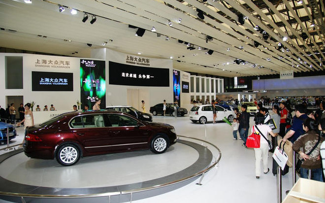 【上海モーターショー09】VWブースは 新型パサート ＆ ゴルフ に環境技術