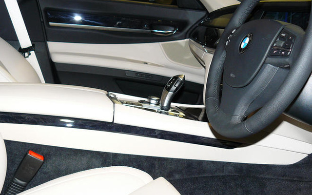 【BMW 7シリーズ 新型発表】180cm＋・90kg＋チェック…Lなら広すぎるぐらい