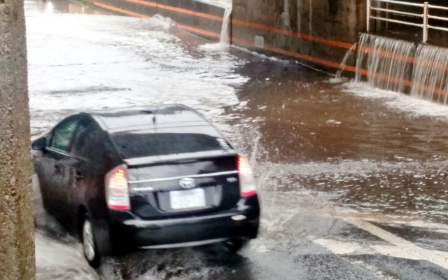 ゲリラ豪雨の時も車両保険に入っていれば安心