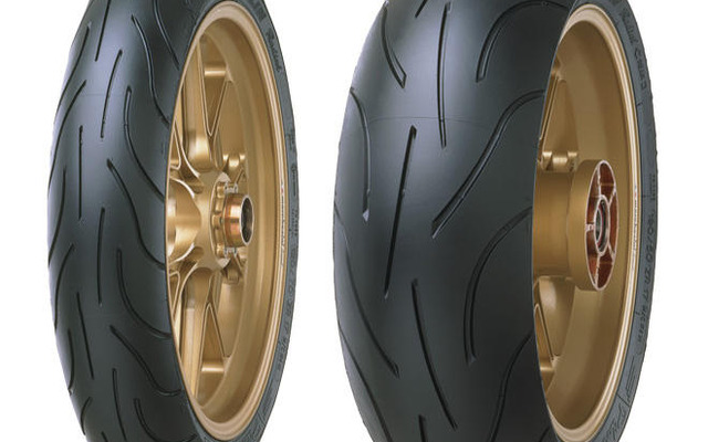 ミシュラン PILOT POWER がヤマハ YZF-R1 に標準装着