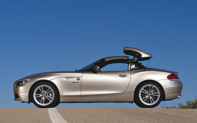 【BMW Z4 新型発売】秀逸なリトラクタブルハードトップ