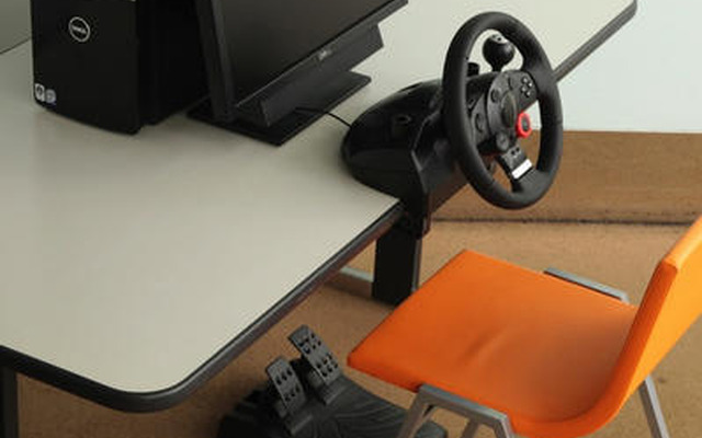 ホンダ、簡易型ドライビングシミュレーター発売