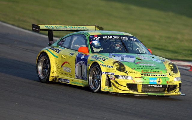 ニュル24時間耐久…ドイツの名門チームが驚異の4連覇達成