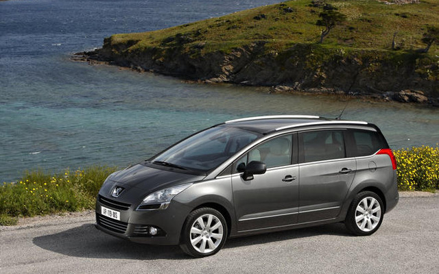 プジョーの新型MPV、5008がデビュー