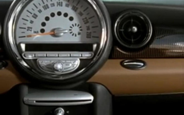 MINI 誕生50周年記念車…心くすぐる特別装備