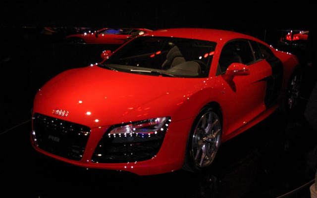 アウディ R8 V10モデル、日本初公開
