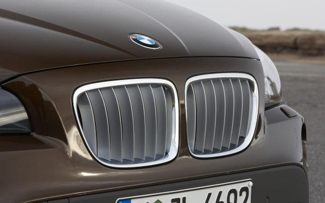 BMWの小型SUV、X1…ティーザー写真第1弾