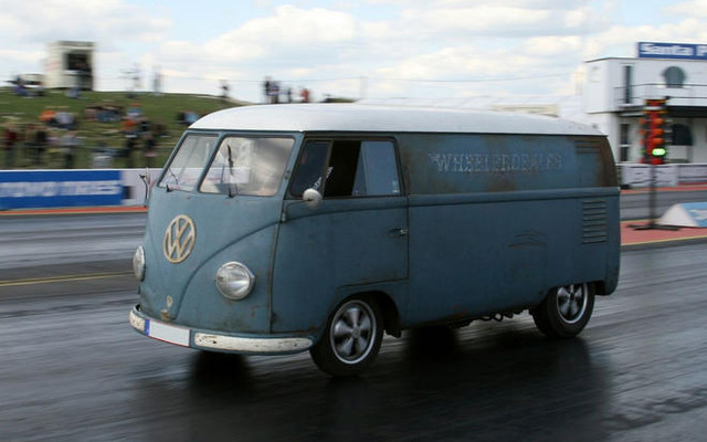 VWトランスポーター、ゼロヨン世界記録へ挑戦