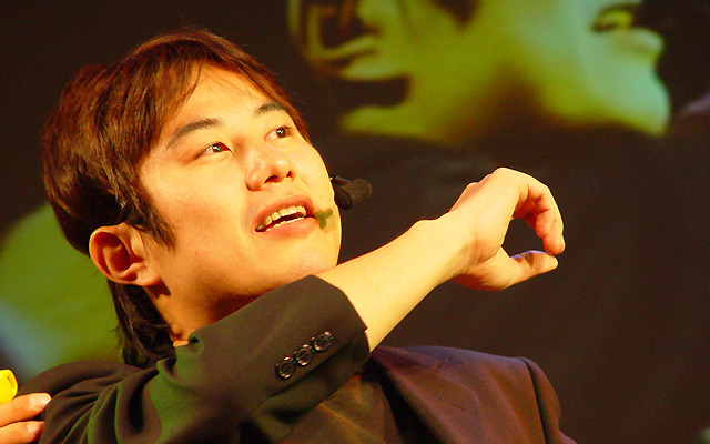 【AMショー2002】タイトーの名物男、“松桐坊頭”が『バトルギア3』を語る