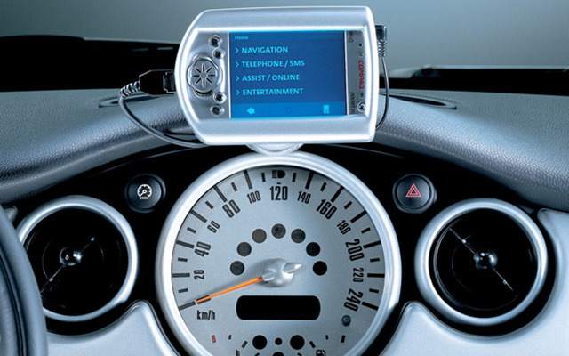 『iPaq』が『MINI』の純正テレマティックスに採用!!