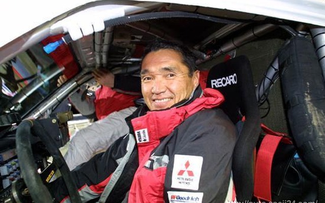 【パリ・ショー2002速報】日産がダカールラリーに参戦!! ドライバー篠塚?