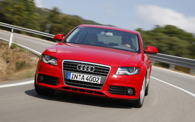 アウディ A4 と Q5、4つの試験で高い安全性能を証明