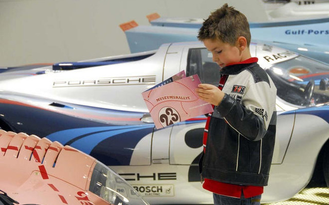 ポルシェ、ミュージアムで子ども向けプログラムを実施中