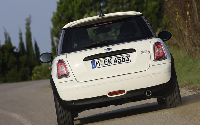 MINI エントリーグレードにクリーンディーゼル搭載