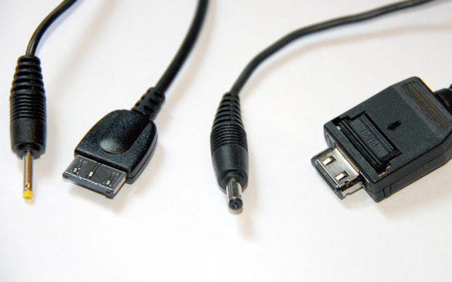 欧州委員会がメーカーと携帯充電コネクターの形状統一で合意